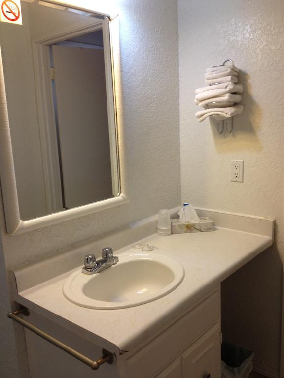 Okanagan Falls La Villa Motel الغرفة الصورة